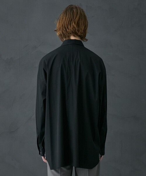 PUBLIC TOKYO（パブリックトウキョウ）の「レイヤードオーバーシャツ（シャツ/ブラウス・メンズ・ホワイト/ブラック・1/2）」の6枚目の写真