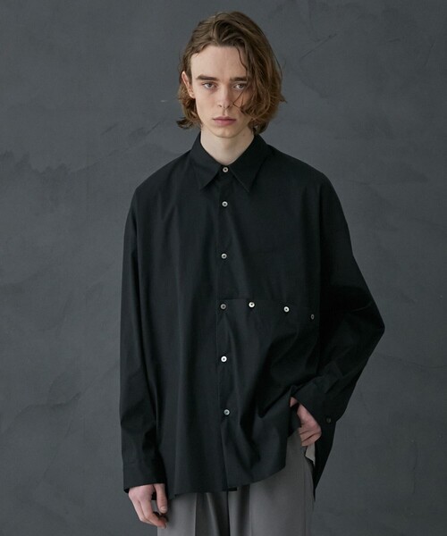 PUBLIC TOKYO（パブリックトウキョウ）の「レイヤードオーバーシャツ（シャツ/ブラウス・メンズ・ホワイト/ブラック・1/2）」の3枚目の写真
