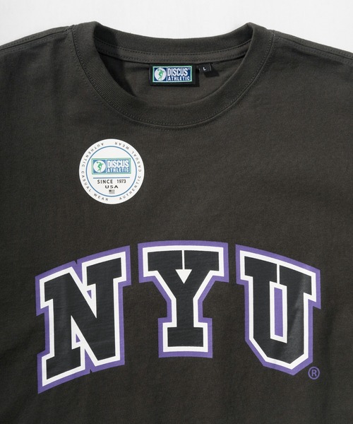DISCUS(ディスカス)の「【DISCUS/ディスカス】ビッグシルエット カレッジロゴプリント Tシャツ/【DISCUS × NEW YORK UNIVERSITY】(Tシャツ/カットソー・レディース・オフホワイト/スミクロ・M/L)」の5枚目の写真