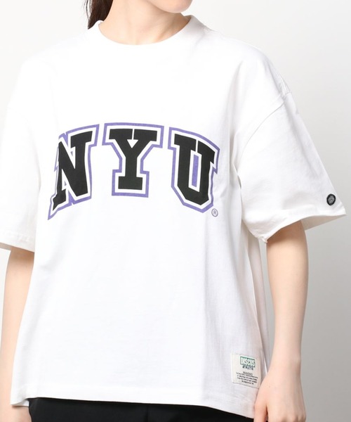 DISCUS(ディスカス)の「【DISCUS/ディスカス】ビッグシルエット カレッジロゴプリント Tシャツ/【DISCUS × NEW YORK UNIVERSITY】(Tシャツ/カットソー・レディース・オフホワイト/スミクロ・M/L)」の14枚目の写真