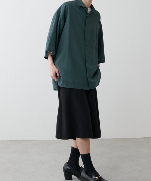 Lui's（ルイス）の「キュプラ混ワイドシャツ（シャツ/ブラウス・メンズ・ブラック/ダークブラウン/グリーン・FREE）」の3枚目の写真