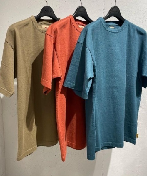 291295=HOMME(ニーキューイチニーキューゴーオム)の「【291295=HOMME 】 製品染め クルーネック SS TEE/Tシャツ(Tシャツ/カットソー・メンズ・ベージュ/カーキ/ブルー系その他/レンガ・2/3)」の7枚目の写真