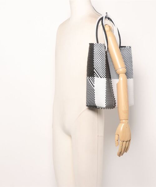 OUVRAGE CLASSE（ウヴラージュクラス）の「【Moon Bird／ムーンバード】メルカドバック【S】縦長（トートバッグ・レディース・ブラック/ゴールド・FREE）」の4枚目の写真