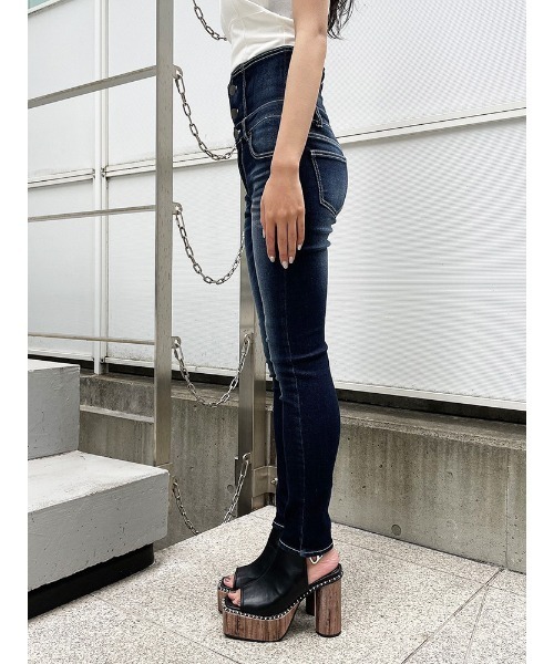 ENVYM（アンビー）の「ハイウエストスキニーＰＴ（デニムパンツ・レディース・インディゴブルー/ブラック・M/S/XS）」の19枚目の写真