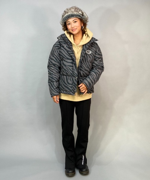 ROXY(ロキシー)の「ROXY SKATE/ロキシースケート ビッグシルエット/オーバーサイズ /無地/総柄ワンポイントロゴダウンジャケット RJK224601T(ダウンジャケット/コート・レディース・グリーン/マルチ/ブラック・L/M)」の22枚目の写真