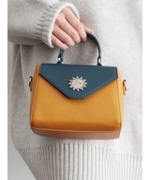 EVRIS（エヴリス）の「バイカラーミニショルダーバッグ（ショルダーバッグ・レディース・ブラック/イエロー/ブルー・FREE）」の3枚目の写真