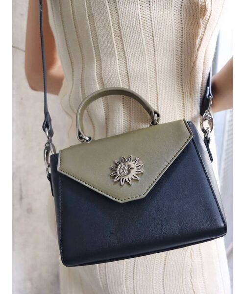 EVRIS（エヴリス）の「バイカラーミニショルダーバッグ（ショルダーバッグ・レディース・ブラック/イエロー/ブルー・FREE）」の2枚目の写真