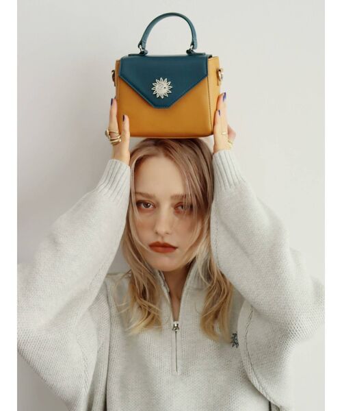 EVRIS（エヴリス）の「バイカラーミニショルダーバッグ（ショルダーバッグ・レディース・ブラック/イエロー/ブルー・FREE）」の4枚目の写真
