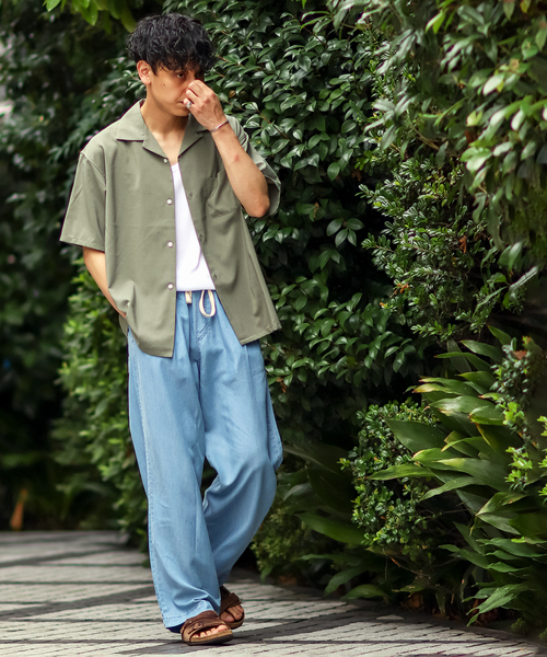 B.C STOCK(ベーセーストック)の「ドレープ DENIM LIKE イージーパンツ(その他パンツ・メンズ・ライトブルー/ブルー・MEDIUM/LARGE)」の3枚目の写真