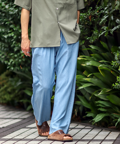 B.C STOCK(ベーセーストック)の「ドレープ DENIM LIKE イージーパンツ(その他パンツ・メンズ・ライトブルー/ブルー・MEDIUM/LARGE)」の6枚目の写真