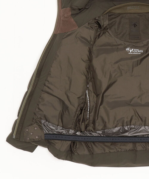 DESCENTE ALLTERRAIN（デサント　オルテライン）の「水沢ダウンBIG "マウンテニア" / MIZUSAWA DOWN OVERSIZED JACKET "MOUNTAINEER"   オルテライン　日本製　耐水（ダウンジャケット/コート・メンズ・ネイビー/ブラウン/イエロー系/ブラック・LARGE/X-LARGE/MEDIUM/SMALL）」の6枚目の写真