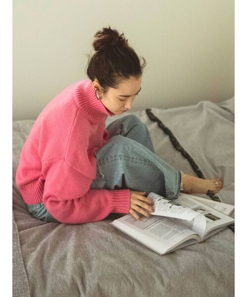 Ungrid（アングリッド）の「ハイネックボリュームカラーニット（ニット/セーター・レディース・レッド/ピンク/ブルー/アイボリー・FREE）」の7枚目の写真