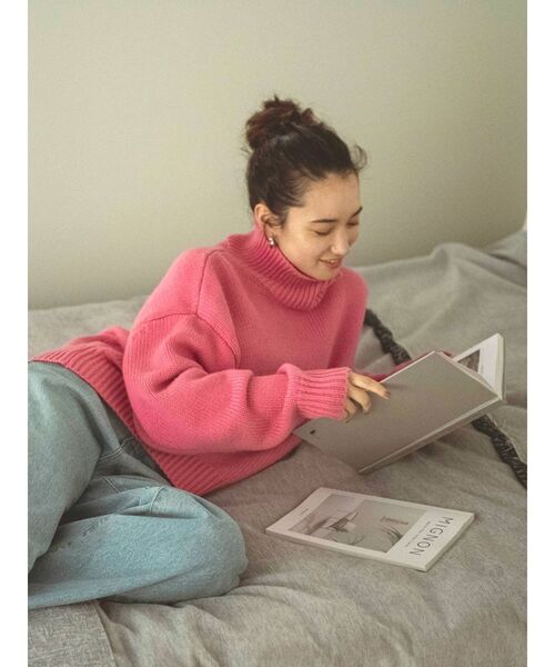 Ungrid（アングリッド）の「ハイネックボリュームカラーニット（ニット/セーター・レディース・レッド/ピンク/ブルー/アイボリー・FREE）」の9枚目の写真