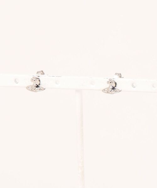 Vivienne Westwood(ヴィヴィアンウエストウッド)の「62010014/LORELEI STUD EARRINGS-IMAJ(ピアス(両耳用)・レディース・ゴールド/ピンク/ブラック/シルバー・FREE)」の4枚目の写真