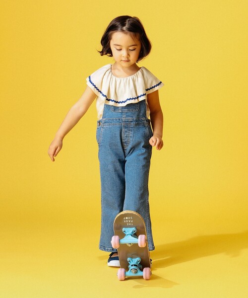 B:MING by BEAMS（ビーミングバイビームス）の「B:MING by BEAMS / リサイクルデニム フレア サロペット（80～140cm）（サロペット/オーバーオール・キッズ・ライトインディゴブルー/インディゴブルー・80/90/100/110/120/130/140）」の4枚目の写真