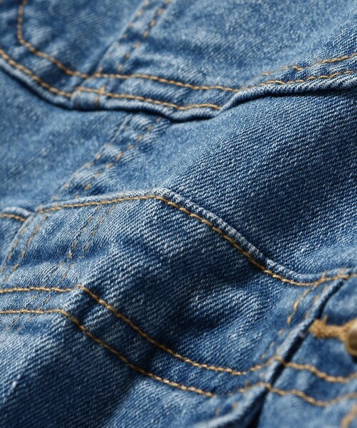 B:MING by BEAMS（ビーミングバイビームス）の「B:MING by BEAMS / リサイクルデニム フレア サロペット（80～140cm）（サロペット/オーバーオール・キッズ・ライトインディゴブルー/インディゴブルー・80/90/100/110/120/130/140）」の16枚目の写真