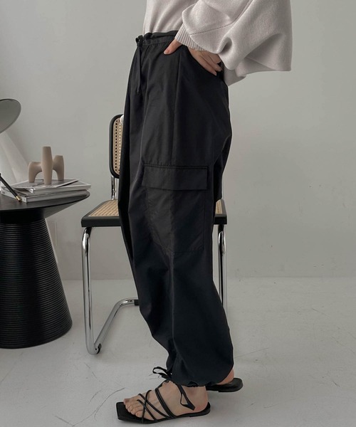 hellam(へラム)の「ナイロンカーゴパンツ(カーゴパンツ・レディース・アイボリー/パープル/カーキ/ブラック・FREE)」の18枚目の写真