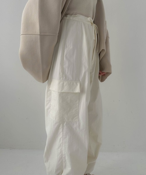 hellam(へラム)の「ナイロンカーゴパンツ(カーゴパンツ・レディース・アイボリー/パープル/カーキ/ブラック・FREE)」の12枚目の写真