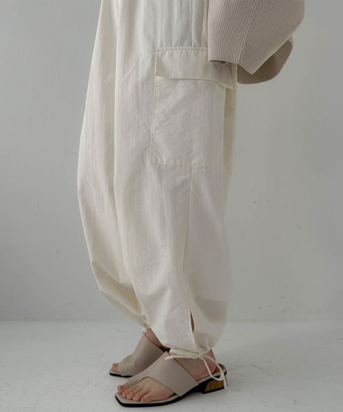 hellam(へラム)の「ナイロンカーゴパンツ(カーゴパンツ・レディース・アイボリー/パープル/カーキ/ブラック・FREE)」の13枚目の写真