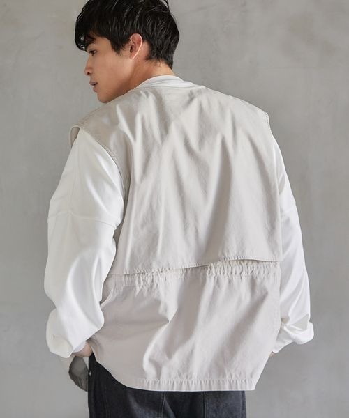 LOWRYS FARM（ローリーズファーム）の「ミリタリーノーカラーベスト　178066（ベスト・メンズ・オフホワイト/カーキ・MEDIUM/LARGE）」の3枚目の写真