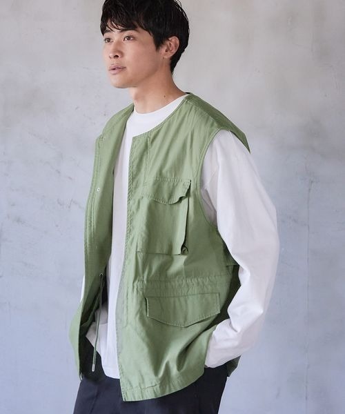 LOWRYS FARM（ローリーズファーム）の「ミリタリーノーカラーベスト　178066（ベスト・メンズ・オフホワイト/カーキ・MEDIUM/LARGE）」の17枚目の写真