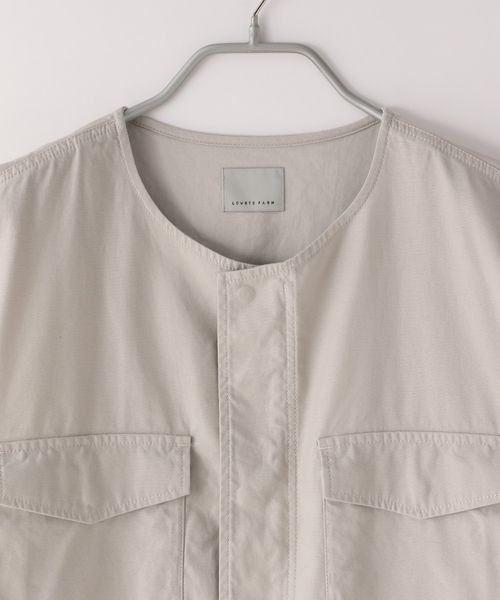 LOWRYS FARM（ローリーズファーム）の「ミリタリーノーカラーベスト　178066（ベスト・メンズ・オフホワイト/カーキ・MEDIUM/LARGE）」の14枚目の写真