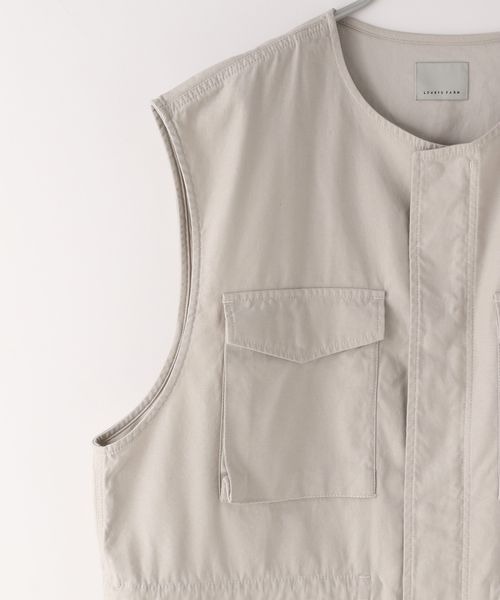 LOWRYS FARM（ローリーズファーム）の「ミリタリーノーカラーベスト　178066（ベスト・メンズ・オフホワイト/カーキ・MEDIUM/LARGE）」の4枚目の写真