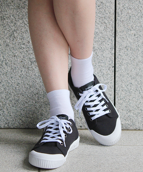 Spring Court（スプリングコート）の「Spring Court　ローカットスニーカー（スニーカー・レディース・ホワイト/ブラック・36/37/38/39）」の2枚目の写真
