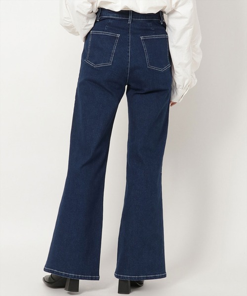 REDYAZEL（レディアゼル）の「デニムタックフレアパンツ（デニムパンツ・レディース・ネイビー/ブルー・SMALL/MEDIUM）」の12枚目の写真