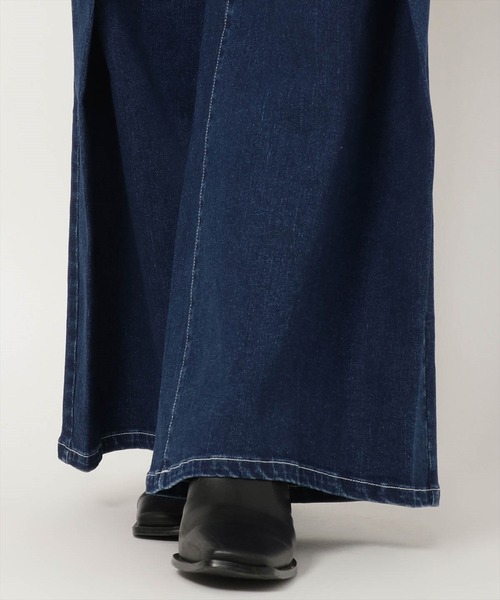 REDYAZEL（レディアゼル）の「デニムタックフレアパンツ（デニムパンツ・レディース・ネイビー/ブルー・SMALL/MEDIUM）」の8枚目の写真