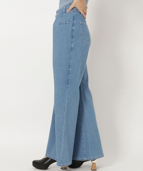 REDYAZEL（レディアゼル）の「デニムタックフレアパンツ（デニムパンツ・レディース・ネイビー/ブルー・SMALL/MEDIUM）」の13枚目の写真