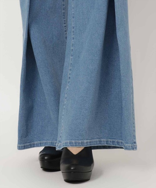 REDYAZEL（レディアゼル）の「デニムタックフレアパンツ（デニムパンツ・レディース・ネイビー/ブルー・SMALL/MEDIUM）」の16枚目の写真