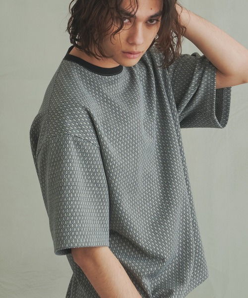 Revo.(レボ)の「Revo. オーバーサイズ ダイヤ柄ジャガード リブ配色 ルーズT(Tシャツ/カットソー・メンズ・ブラック/ブルー/ネイビー・1/2)」の2枚目の写真