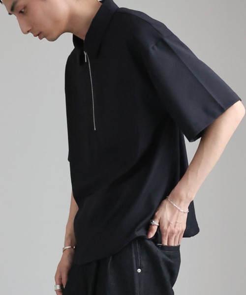 CREARE -LINO-(クレアーレリノ)の「オーバーサイズ ハーフZIP ルーズ シャツ<ユニセックス>(シャツ/ブラウス・メンズ・グレイッシュベージュ/ブラック・M/L)」の3枚目の写真