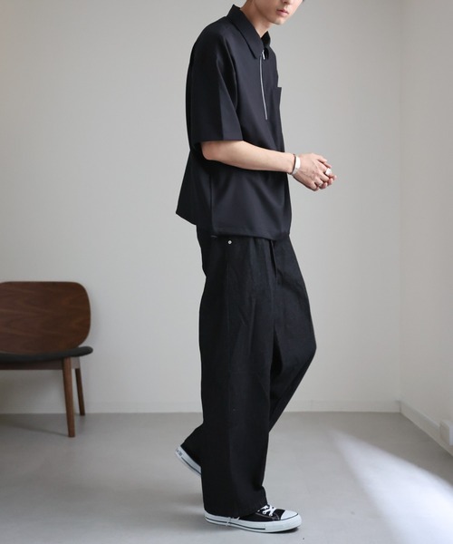 CREARE -LINO-(クレアーレリノ)の「オーバーサイズ ハーフZIP ルーズ シャツ<ユニセックス>(シャツ/ブラウス・メンズ・グレイッシュベージュ/ブラック・M/L)」の10枚目の写真