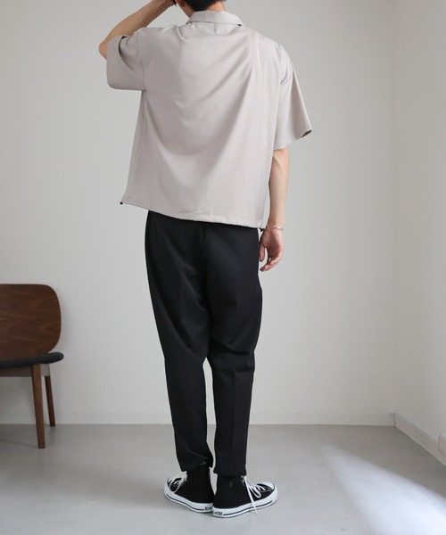 CREARE -LINO-(クレアーレリノ)の「オーバーサイズ ハーフZIP ルーズ シャツ<ユニセックス>(シャツ/ブラウス・メンズ・グレイッシュベージュ/ブラック・M/L)」の19枚目の写真