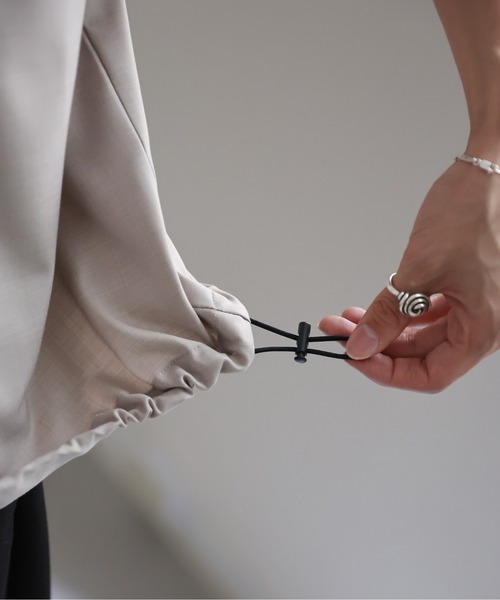 CREARE -LINO-(クレアーレリノ)の「オーバーサイズ ハーフZIP ルーズ シャツ<ユニセックス>(シャツ/ブラウス・メンズ・グレイッシュベージュ/ブラック・M/L)」の16枚目の写真