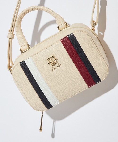 TOMMY HILFIGER(トミーヒルフィガー)の「【オンライン限定】エンブレムトランククロスボディバッグ(ショルダーバッグ・レディース・ネイビー/アイボリー・FREE)」の14枚目の写真