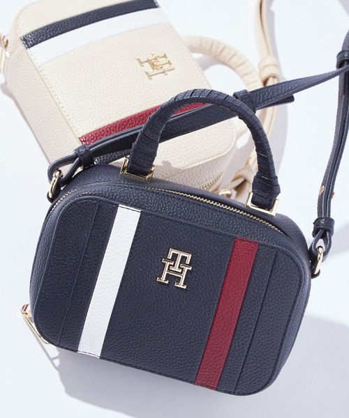 TOMMY HILFIGER(トミーヒルフィガー)の「【オンライン限定】エンブレムトランククロスボディバッグ(ショルダーバッグ・レディース・ネイビー/アイボリー・FREE)」の13枚目の写真