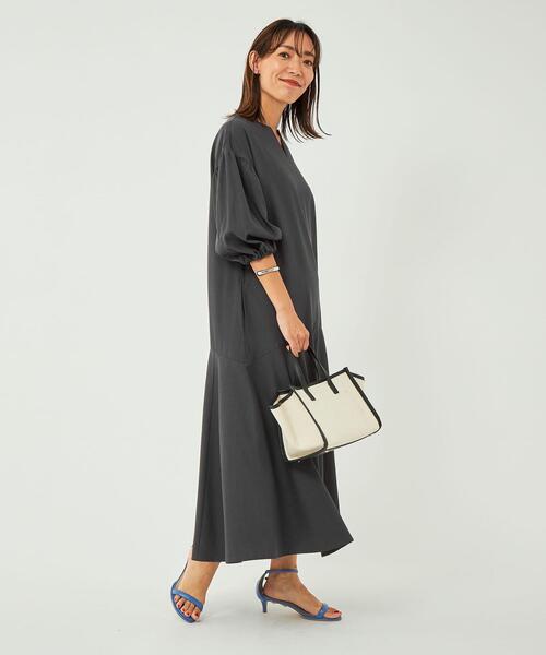 green label relaxing(グリーンレーベルリラクシング)の「【WEB限定】ボリュームスリーブ マーメイド ワンピース -接触冷感・UVカット-(ワンピース・レディース・ダークグレー/モカ/コバルトブルー・36/38)」の2枚目の写真