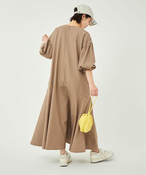 green label relaxing(グリーンレーベルリラクシング)の「【WEB限定】ボリュームスリーブ マーメイド ワンピース -接触冷感・UVカット-(ワンピース・レディース・ダークグレー/モカ/コバルトブルー・36/38)」の20枚目の写真