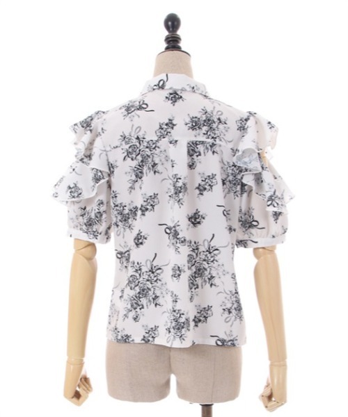 axes femme POETIQUE(アクシーズファムポエティック)の「フラワープリント肩あきブラウス(シャツ/ブラウス・レディース・キナリ/ブルー/ブラック・MEDIUM)」の6枚目の写真