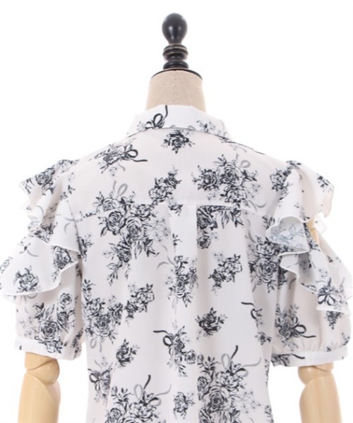 axes femme POETIQUE(アクシーズファムポエティック)の「フラワープリント肩あきブラウス(シャツ/ブラウス・レディース・キナリ/ブルー/ブラック・MEDIUM)」の10枚目の写真
