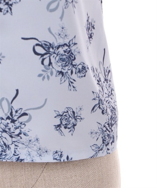 axes femme POETIQUE(アクシーズファムポエティック)の「フラワープリント肩あきブラウス(シャツ/ブラウス・レディース・キナリ/ブルー/ブラック・MEDIUM)」の16枚目の写真