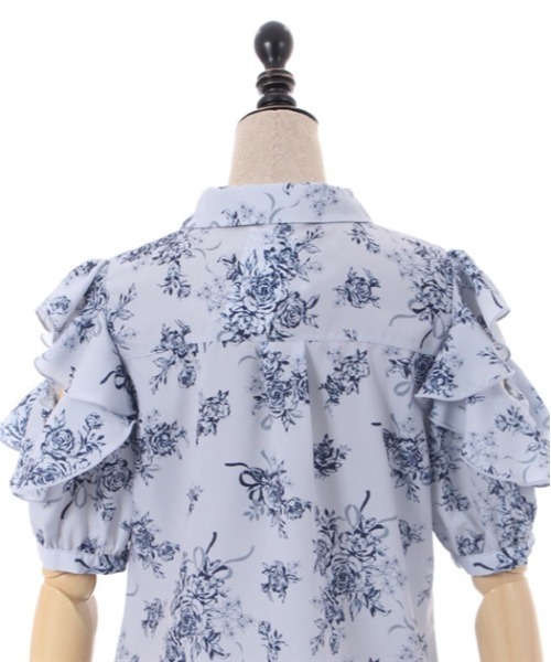 axes femme POETIQUE(アクシーズファムポエティック)の「フラワープリント肩あきブラウス(シャツ/ブラウス・レディース・キナリ/ブルー/ブラック・MEDIUM)」の20枚目の写真