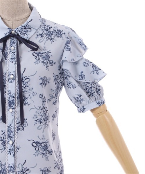axes femme POETIQUE(アクシーズファムポエティック)の「フラワープリント肩あきブラウス(シャツ/ブラウス・レディース・キナリ/ブルー/ブラック・MEDIUM)」の21枚目の写真