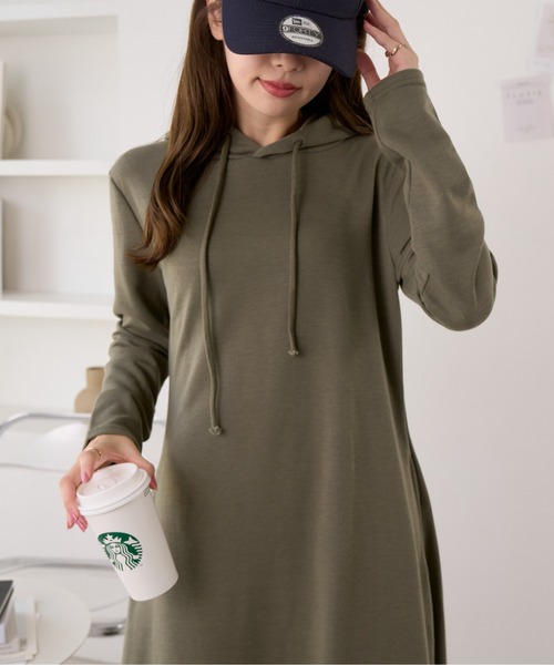 Ada.(エイダ)の「1枚で秋冬コーデに♪ Aライン 長袖 フード付 パーカー ワンピース(ワンピース・レディース・ダークブラウン/ピンクベージュ/ブラック/カーキ・FREE)」の20枚目の写真
