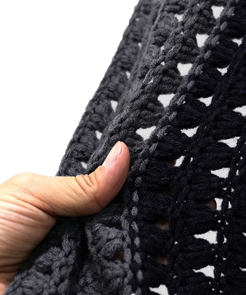 MinoriTY（マイノリティ）の「【MinoriTY】クロシェロングマフラー メンズ ウィメンズ ユニセックス 冬服 プレゼント（マフラー・メンズ・ブラック/ブルー・FREE）」の9枚目の写真