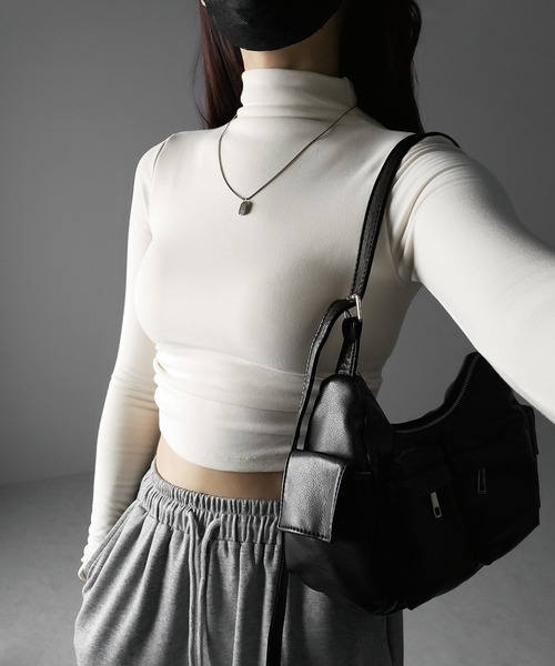 me+em select(ミームセレクト)の「SNSで話題!【 カップ付き / 裏起毛 】プチハイネックシャーリングショートカットソートップス(Tシャツ/カットソー・レディース・グレー/アイボリー/ブラック/ブラウン/ホワイト・FREE)」の9枚目の写真