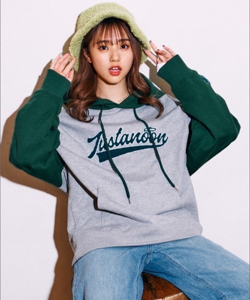 JUST A NOON パーカー JUST A NOON（ジャストアヌーン）の「CROPPED ZIP HOODIE